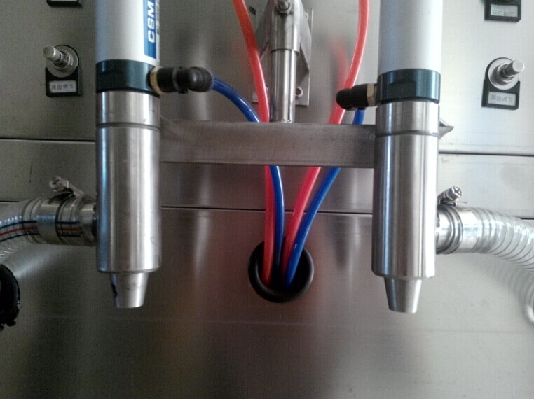 2025濟(jì)南潤滑油灌裝機(jī) 天津防凍液灌裝機(jī)第3張